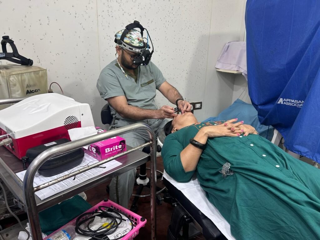 Dr Jignesh gala doing retina laser for mrs Mehta